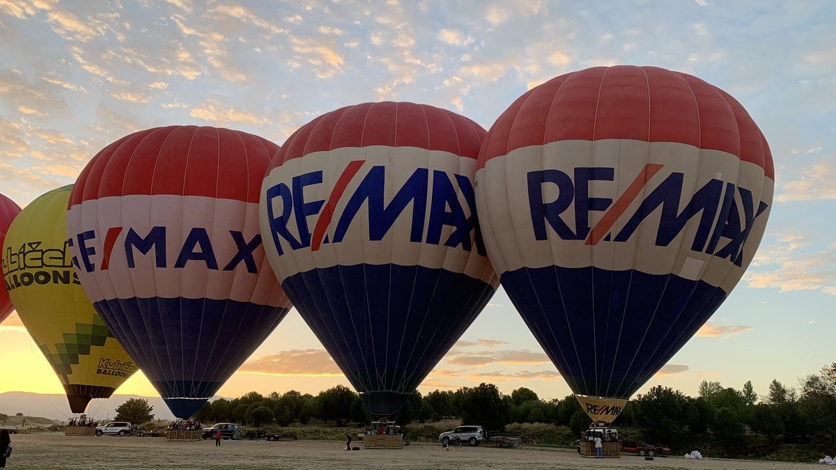 paseosenglobo's tweet photo. @REMAXESPANA balloon team 
https://t.co/SFSJTlbF8P https://t.co/mCCP3FrnJC