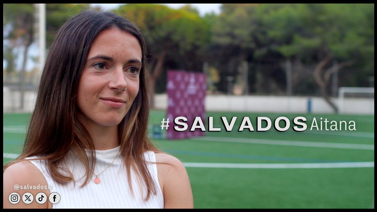 salvadostv's tweet photo. Es campeona del Mundo, mejor jugadora del año en Europa y del Mundial.
Pero su éxito y el de sus compañeras se ha visto empañado por el machismo.
Forma parte de una revolución que no tiene marcha atrás.

Empieza #SalvadosAitana 🔴 YA EN DIRECTO: https://t.co/KWvit6bKxr https://t.co/YyeWiKqpsb