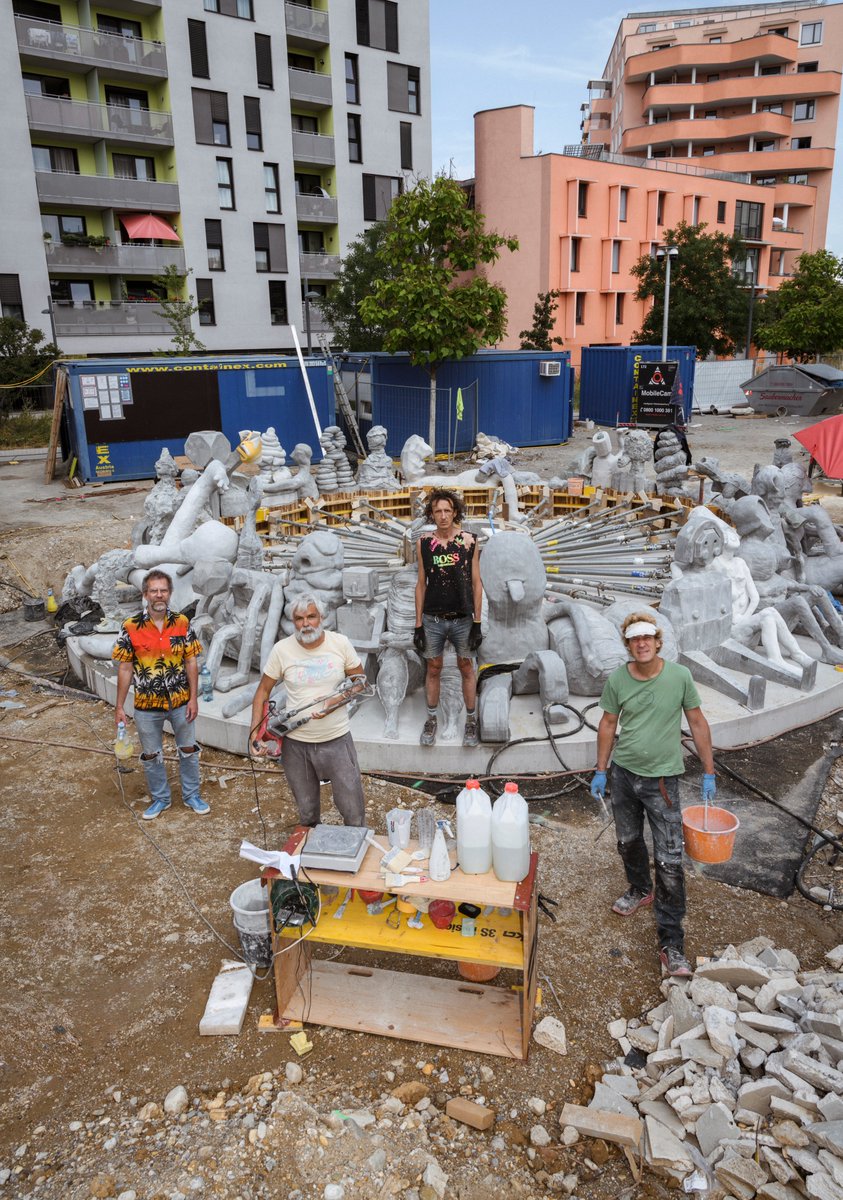 | CONFERENCE PERFORMEE | 

Grâce à son mélange unique d'humour, de spontanéité, de naïveté enfantine et de sexualité audacieuse, Gelitin s'est imposé comme une force pionnière dans le monde de l'art. 

Mardi 17 oct. 19H  
Galerie droite du Palais des études
📸© Katsey