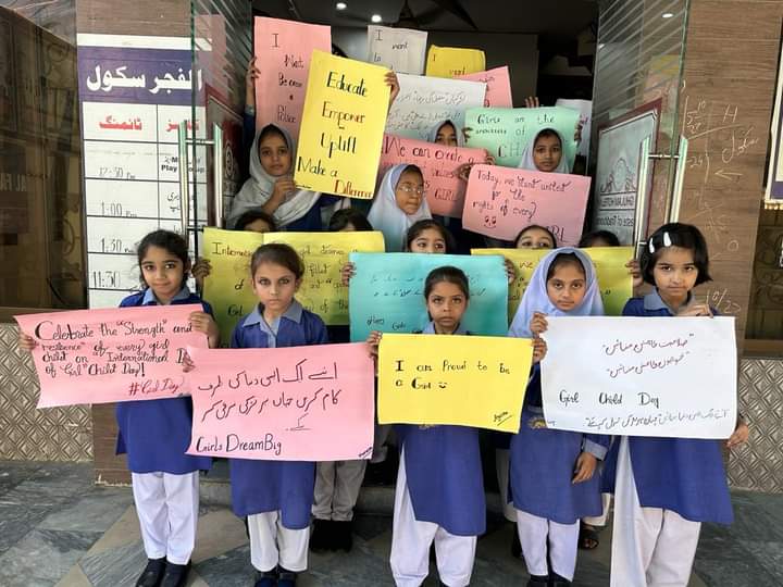 GtoPakistan's tweet photo. "Bright minds, bold dreams! ✨👧 Our Child Club members are sending powerful messages on play cards to celebrate the International Day of the Girl Child. Let's stand together for equality and empowerment. #BrightFuture #IDG2023"
#oosi22 #ENDviolence #GirlChildRights #girlpower https://t.co/YUirjIYC6n