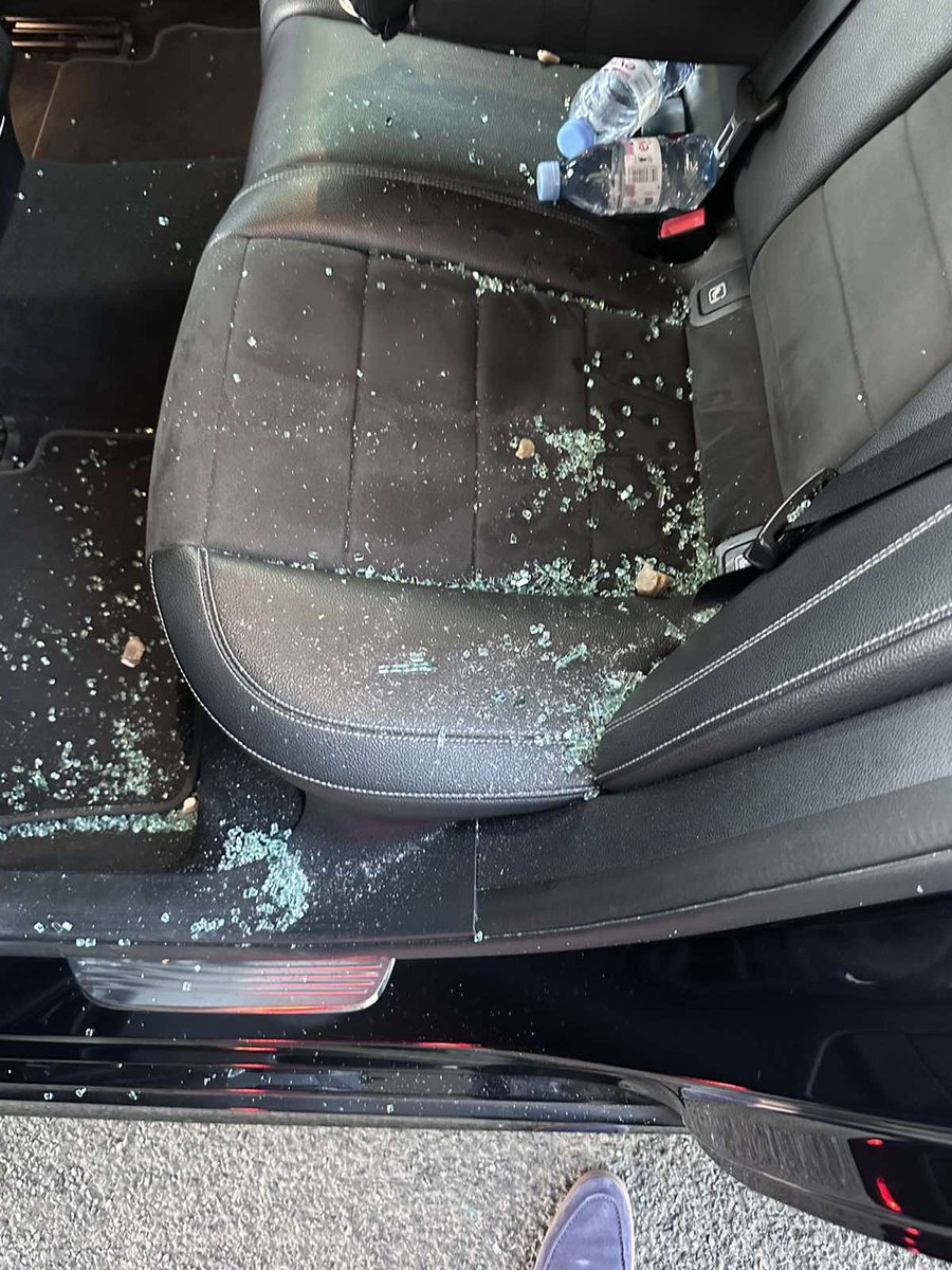 Анти “сү” орос нохойн хуцанцарууд дүүд маань тохиолдсон хэрэг явдлыг элдвээр гуйвуулж, ашиглаад байхгүй шүү. Францад дүрвэгч дээрэмчинтэй харин ч ганцаараа барьцалдаж үзэлцсэнд дүүгээрээ бахархах, эрүүл мэндээрээ хохироогүйд баярлах л байна. Бусдад сануулга, сургамж болог.