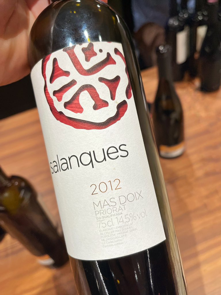 elvinet's tweet photo. 🍷SALANQUES 2012
Una gran botella que define la resiliencia de las viñas de la bodega Mas Doix 🤩
🍇 65% #Garnacha 25% #Cariñena 10% #Syrah
📌 DOQ #Priorat
Salut i Salanques!🍷
—
#elvinet
#MasDoix #MasDoixWinery #Salanques #Salanques2012 #PrioratFineWines #PrioratRedWine https://t.co/3liO3Ebxn3