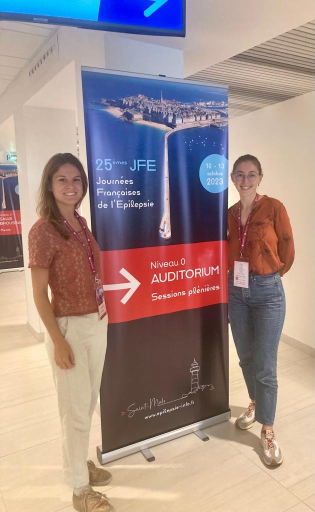 🇬🇧Say hi to dr <a href="/ESalleles/">Eve Sallèles</a> &amp; Evelaine (our resident) our special envoys at the French Epileptology Congress to spot the hottest news!
🇫🇷On vous présente dr <a href="/ESalleles/">Eve Sallèles</a> &amp; Evelaine (notre interne) envoyées spéciales aux Journées Fr. de l'Epilepsie, à la pêche aux nouvelles fraîches!