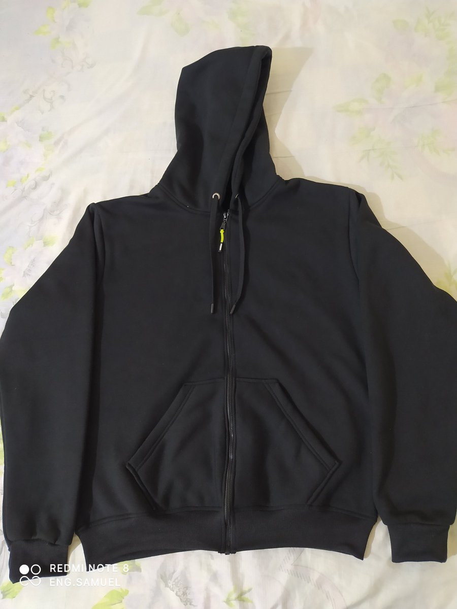 سويت شيرت قطن وش 100٪ ضهر ٦٥٪ قطن ٣٥٪ 
معالج ضد الانكماش والوبرة
مفتوح  سوسته كابشو طبقتين 
الوان اسود - ابيض - رمادي - بترولي ـ كحلي
الحجز من خلال ارسل رسالة او التواصل 👇🏻
فون او واتساب 01099805602