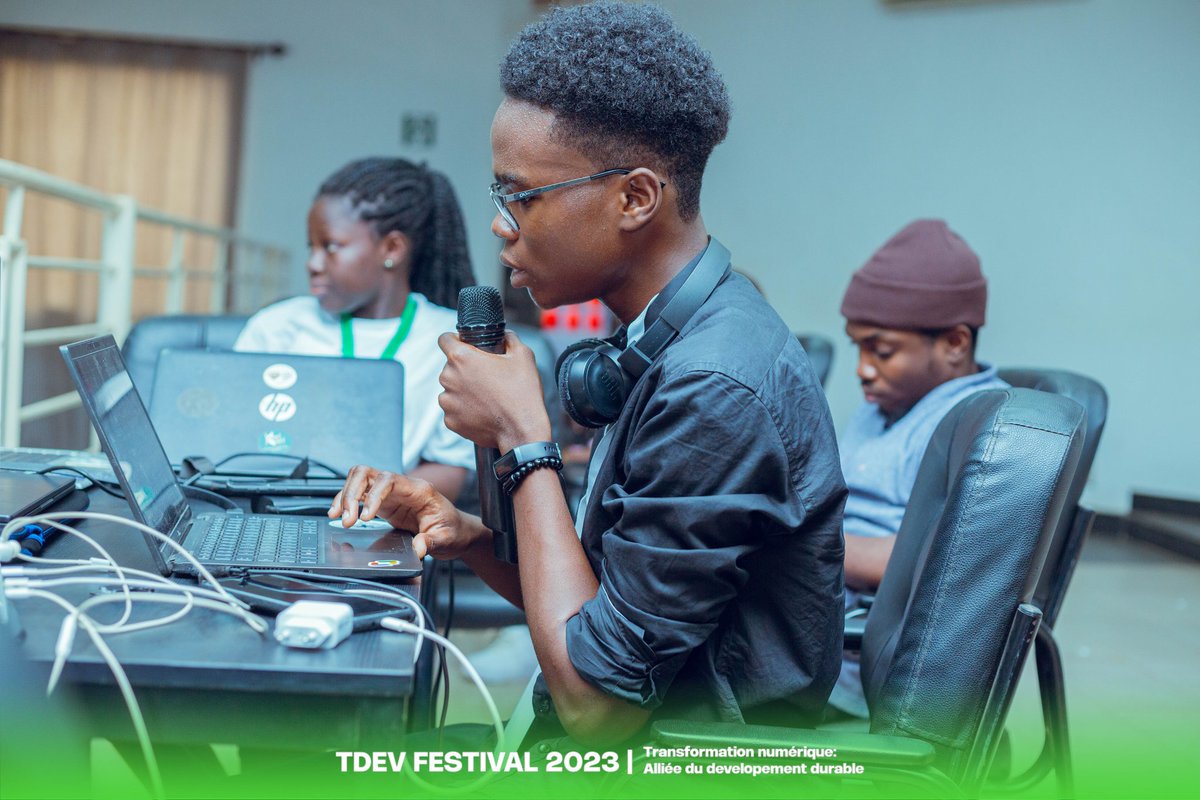 tdevorg's tweet photo. #Throwback sur le #TDEVFestival2023 !
Beaucoup ne savaient pas que c'était possible. Ils ont appris qu'il est possible de construire son site web avec Notion avec @juniormedehou_ 🇧🇯.
Donnez votre avis 🤔 sur ce workshop en commentaire.
#TDEVFest23 #Tdev #Tech #TechEvent https://t.co/2B7UYBf63s