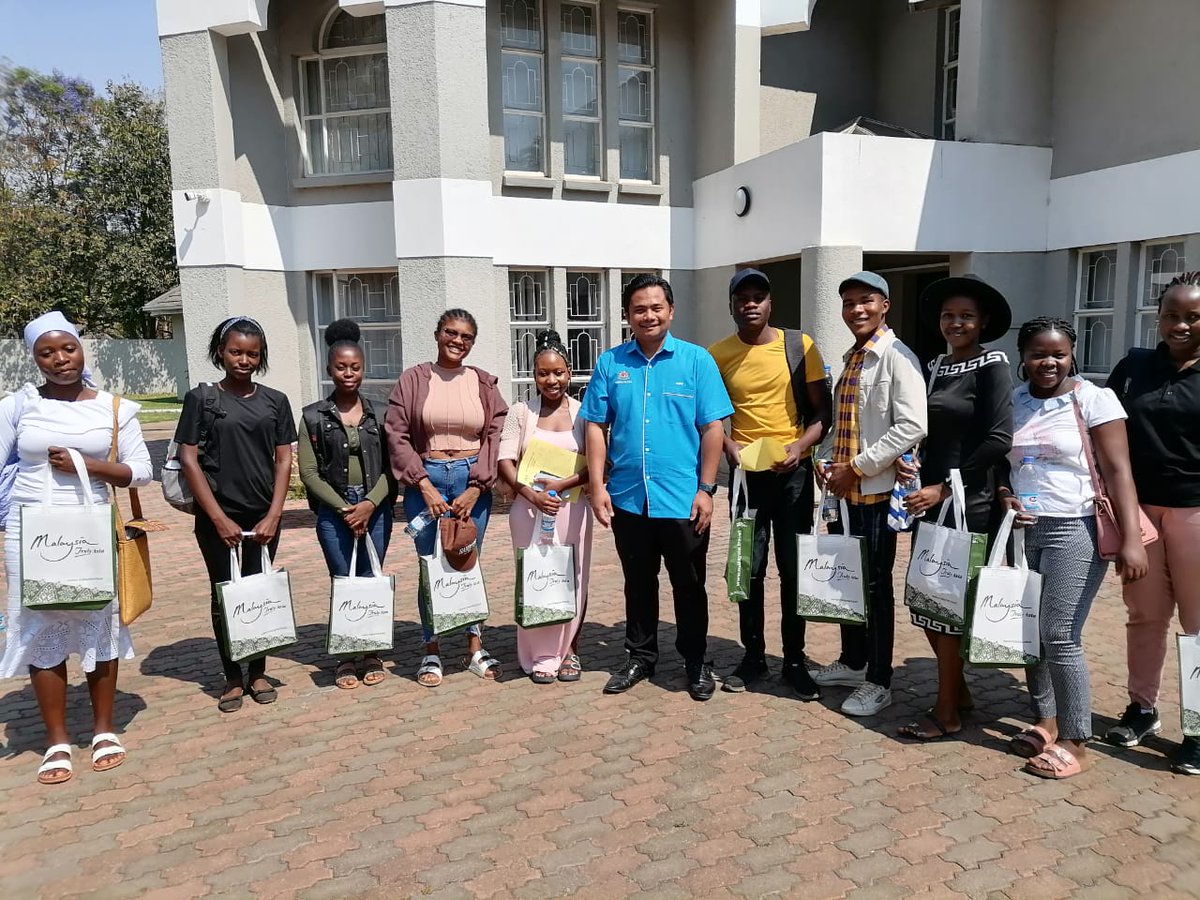 Mr Mohd Hail Aniff, CDA ai welcomed 10 Zimbabwean students to pursue their study in Malaysia. The Embassy wished them a best of luck for their journey in Malaysia.

#studyinMalaysia
#discoverMalaysia