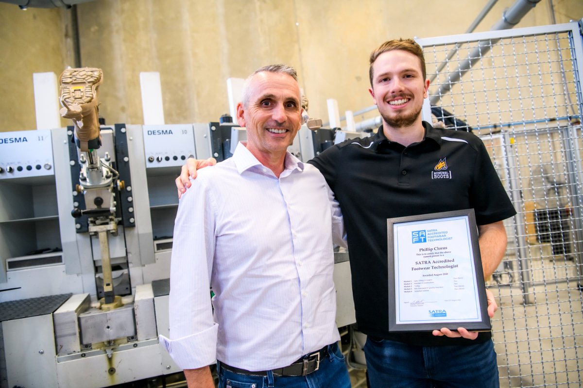 “It’s a blessing and a curse. They say that family business is a life sentence. Different ages, different generations, different ideas, that’s the beauty of it in a way..."- Phil Cloros #InTheKnow #humansofagriculture
Listen 🎧  now