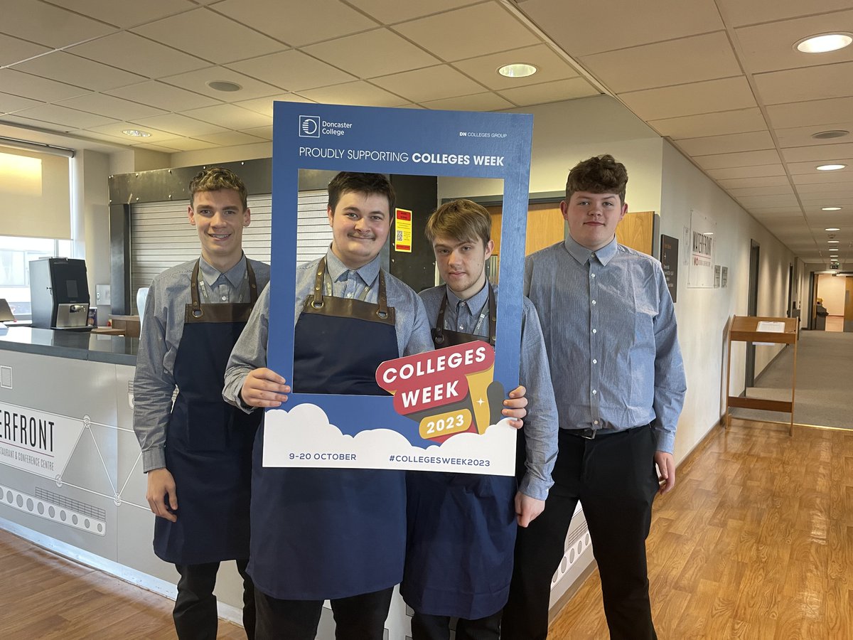 DonnyCollege's tweet image. Our #Hospitality students are looking smart in their uniform in our commercial restaurant and coffee shop. Ready to serve customers and celebrate #CollegesWeek23! ☕ ⭐ 

#LoveOurColleges