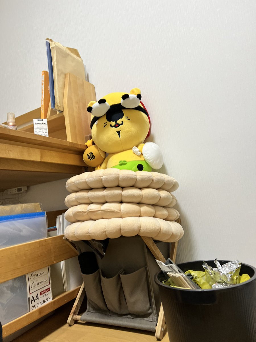 Firtsuka's tweet photo. 友達の家にあった一番面白い物 https://t.co/CBd8VMxxKo