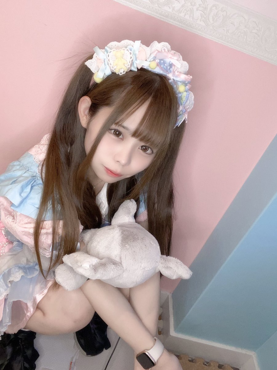 Lillia_hiyoko's tweet photo. ひよこさん18:00から居ます🐥
明日はお休みなので会いに来てね՞ ̳o̴̶̷̤  ̫ o̴̶̷̤ ̳՞
そして本日新人ちゃん姫19:00からの予定です〜是非✨️ https://t.co/bBKY97mYaL