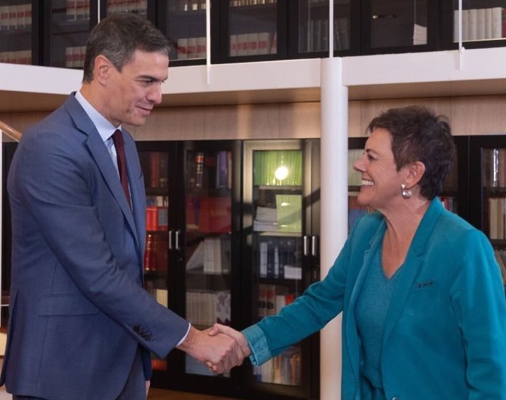 cucagamarra's tweet photo. La imagen de la vergüenza. https://t.co/wFig9cV31b