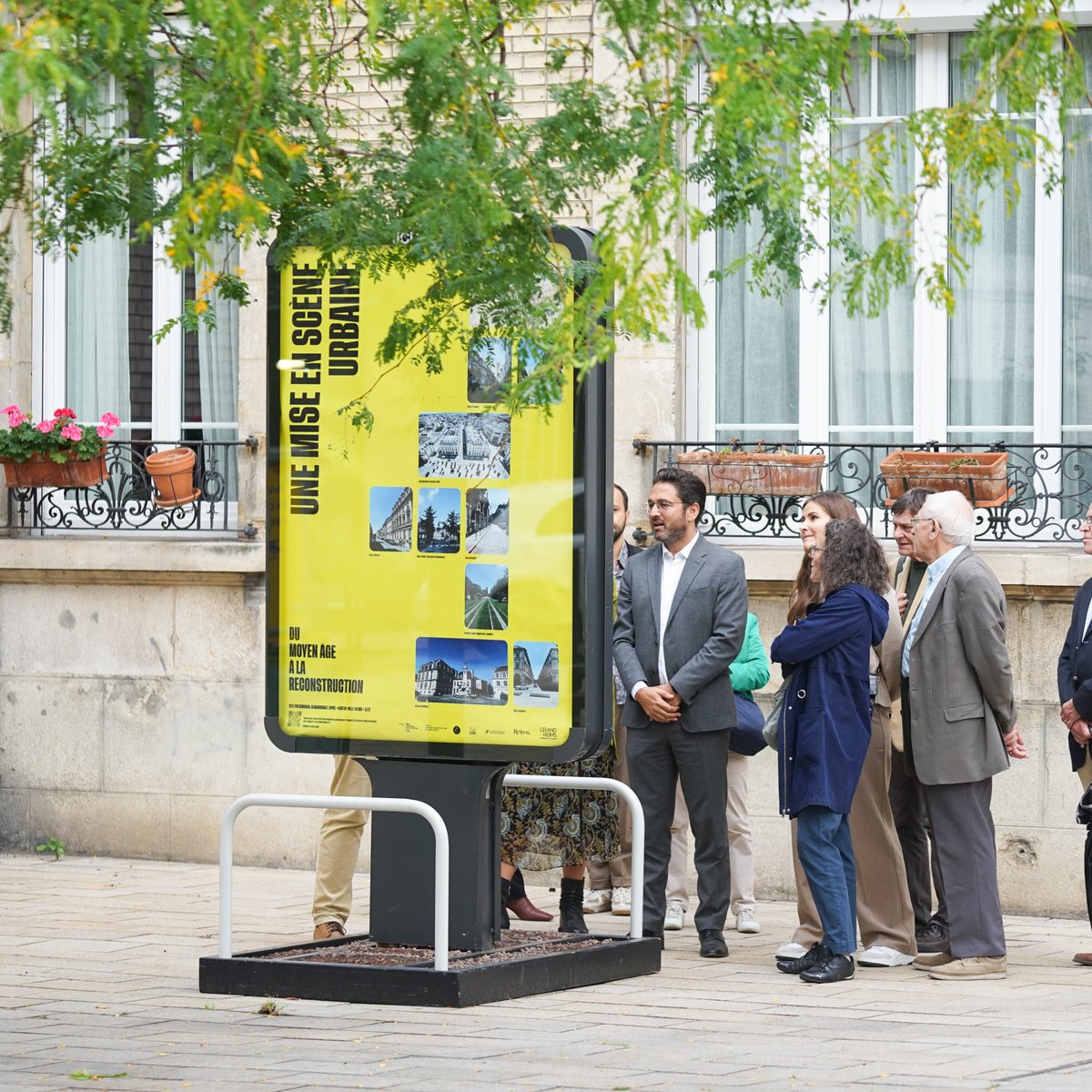 VilledeReims's tweet photo. Vernissage de l'#exposition relative à l'élaboration du Plan de Valorisation de l'Architecture et du Patrimoine du centre-ville de #Reims ! Une bonne occasion de (re)découvrir la richesse du patrimoine de la cité des sacres. A retrouver jusqu'au 17 novembre sur le cours #Langlet. https://t.co/4X5J1KUhlH