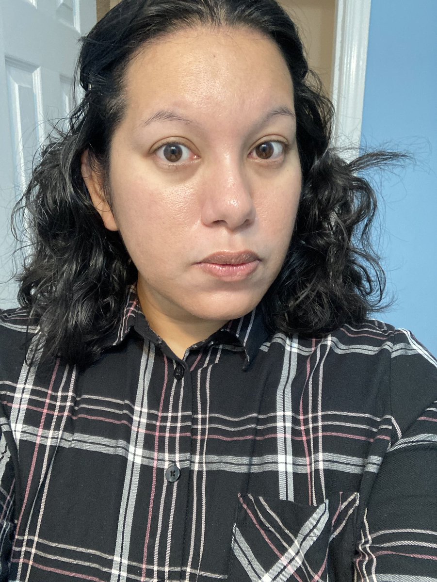 anitaelizar's tweet image. And then after adding hair gel and clipping it back.
#selfie #Fridaymorning #gettingreadyforwork #heatlesscurls