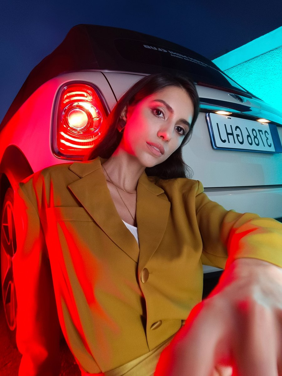 tecnomobile's tweet photo. ✔ Autofocus on eyes. Capture the sparkle in your gaze.
✔ Built-in dual-flash. Say goodbye to overexposure.
Shot on TECNO #PHANTOMVFlip5G.
#PerfectInPocket #32MP #Selfie https://t.co/dMg3oqF7yv