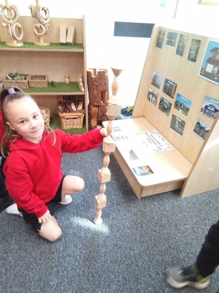 BarnfieldsPS's tweet photo. Reception have been learning all about repeating patterns this week in maths. We found we could make patterns out of anything! https://t.co/AtDMebedME