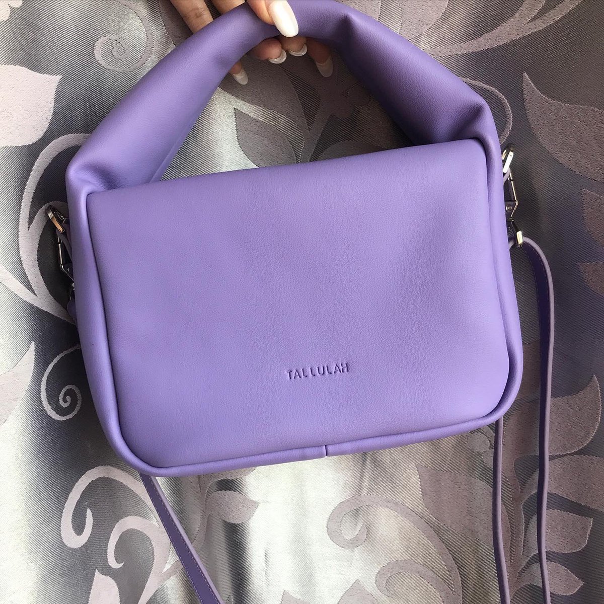 ส่งต่อกระเป๋า tallulah mini rumi สี grape💜🍇 สีนี้ในshop sold outแล้ว หนังpu นุ่มนิ่มสุดๆ สะพาย2ครั้ง⭐️500฿ รส. (from1890฿)
อปก: สายสะพาย *ไม่มีถุงกับกล่อง*
#ส่งต่อtallulahbag #ส่งต่อtallulah #ส่งต่อกระเป๋า #ส่งต่อกระเป๋ามือสอง #กระเป๋ามือสองสภาพดี #ส่งต่อ