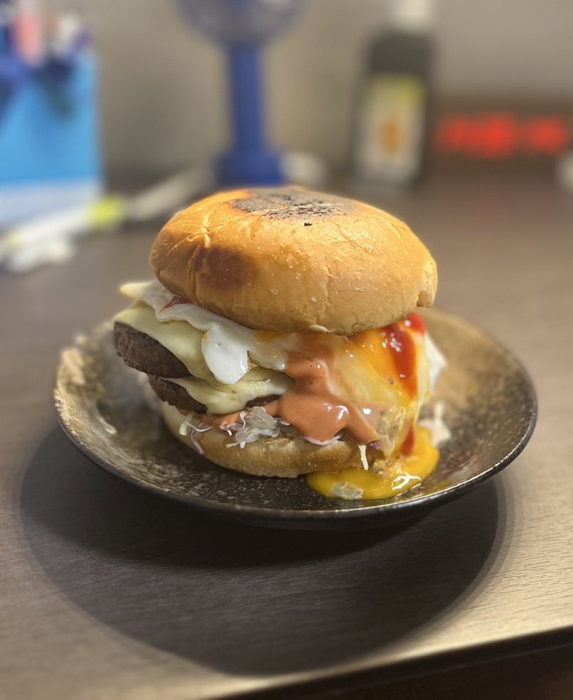 先日第1回試作会を開催しました！！
見るからに美味しそうですよね！！
めちゃめちゃ美味しかったです😋
今後の試作会でもっともっと美味しくなること間違いなし！！

#2023駒場祭
#バモスバーガー