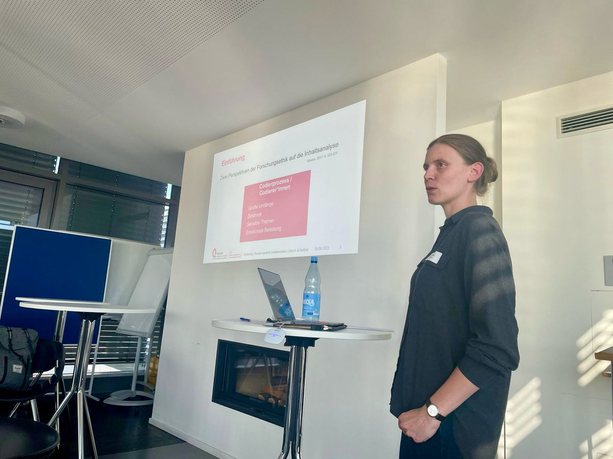 IJK Hannover (@hannoverijk) on Twitter photo Bei der <a href="/dgpuk_meth/">DGPuK Methoden</a> in Potsdam leiteten <a href="/TineMalz/">Christine Meltzer</a> und Anja Dittrich den Workshop "Forschungsethik im Codierprozess der manuellen Inhaltsanalyse" und diskutierten, wie sich die Berücksichtigung forschungsethischer Aspekte positiv auf Codierer*innen und Datenqualität auswirken. Bei der <a href="/dgpuk_meth/">DGPuK Methoden</a> in Potsdam leiteten <a href="/TineMalz/">Christine Meltzer</a> und Anja Dittrich den Workshop "Forschungsethik im Codierprozess der manuellen Inhaltsanalyse" und diskutierten, wie sich die Berücksichtigung forschungsethischer Aspekte positiv auf Codierer*innen und Datenqualität auswirken.