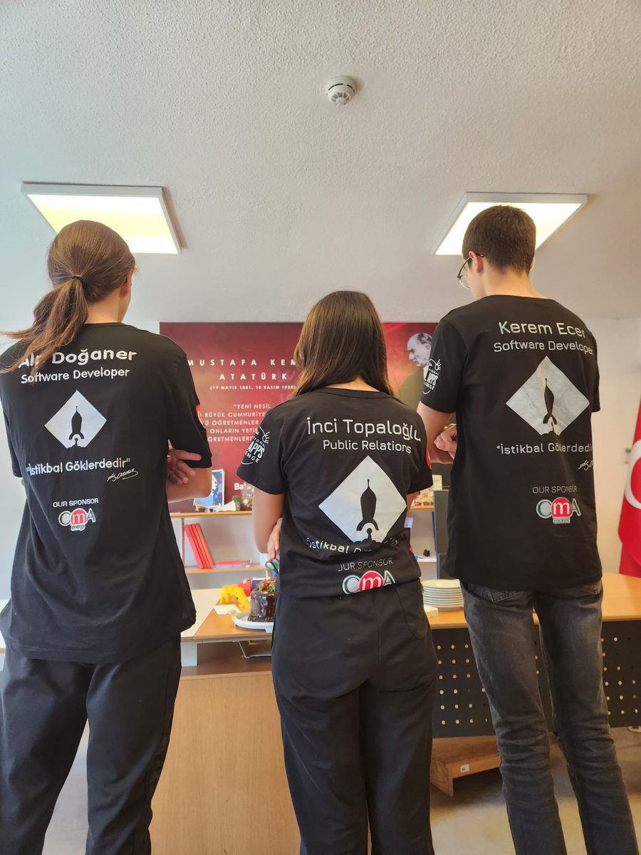 Fen Teknoloji Lisesi öğrencilerimiz Alp Doğaner, İnci Begüm Topaloğlu ve Kerem Ecer; NASA’nın düzenlediği Space Apps Challange Istanbul’da 
hazırladıkları fizik motorlarıyla sanal gerçeklik ortamında görselleştirdikleri Ay’a iniş simülasyonları 2.lik ödülüne layık görüldü. 👏🏼👏🏼👏🏼