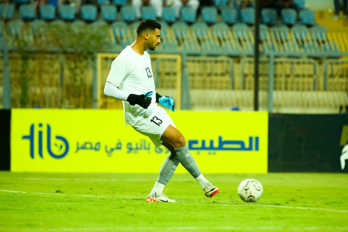 العين اللي تقارن متعرفش ترضا
واللي ميعرفش الرضا 
ميعرفش يفرح 👌💛