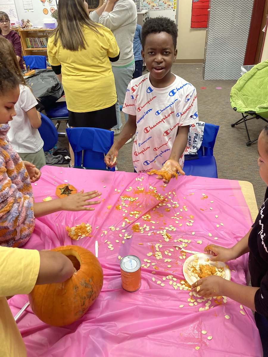 rhoste76's tweet image. Students in Mrs. Choate’s 3rd grade class are investigating pumpkins and asking all kinds of great questions about the things they are finding inside. #TExpL #wilsonsd @JRSLynch @stoudt_stacey @ChrisTrickett24