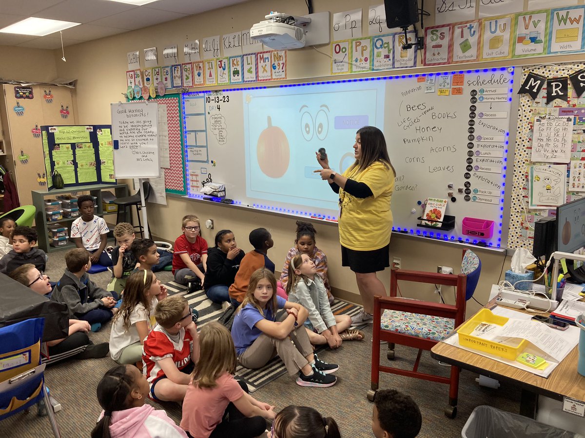 rhoste76's tweet image. Students in Mrs. Choate’s 3rd grade class are investigating pumpkins and asking all kinds of great questions about the things they are finding inside. #TExpL #wilsonsd @JRSLynch @stoudt_stacey @ChrisTrickett24