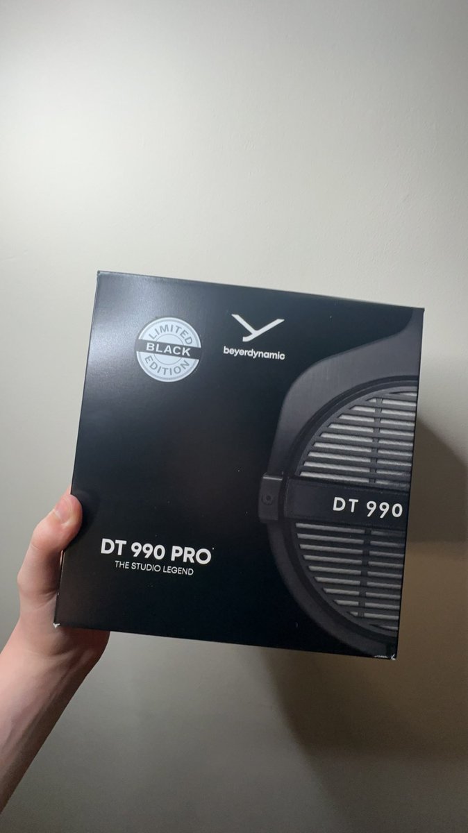 grritzz's tweet photo. W, who wants my hyper x cloud 2 headphones for free? https://t.co/CBqnJ3VA6l