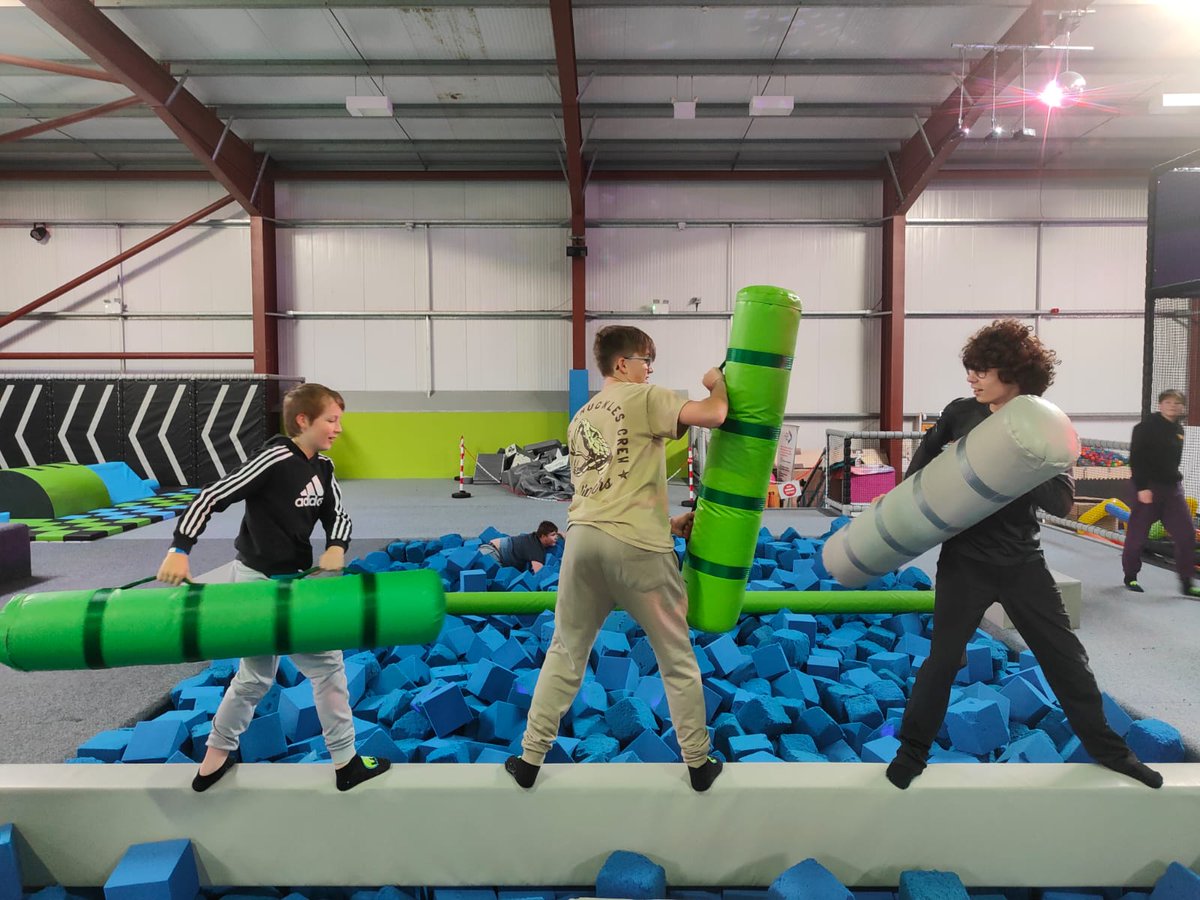 BanffAcademyBXA's tweet image. Our October end of term reward trip recognised randomly selected hot chocolate Friday winners, pupil of the week, golden ticket winners &amp;amp; squad of the term.  50 young people enjoyed a trip to Skyline trampoline park in Inverurie. #jumpforjoy #beallyoucanbe #recognisingsuccess