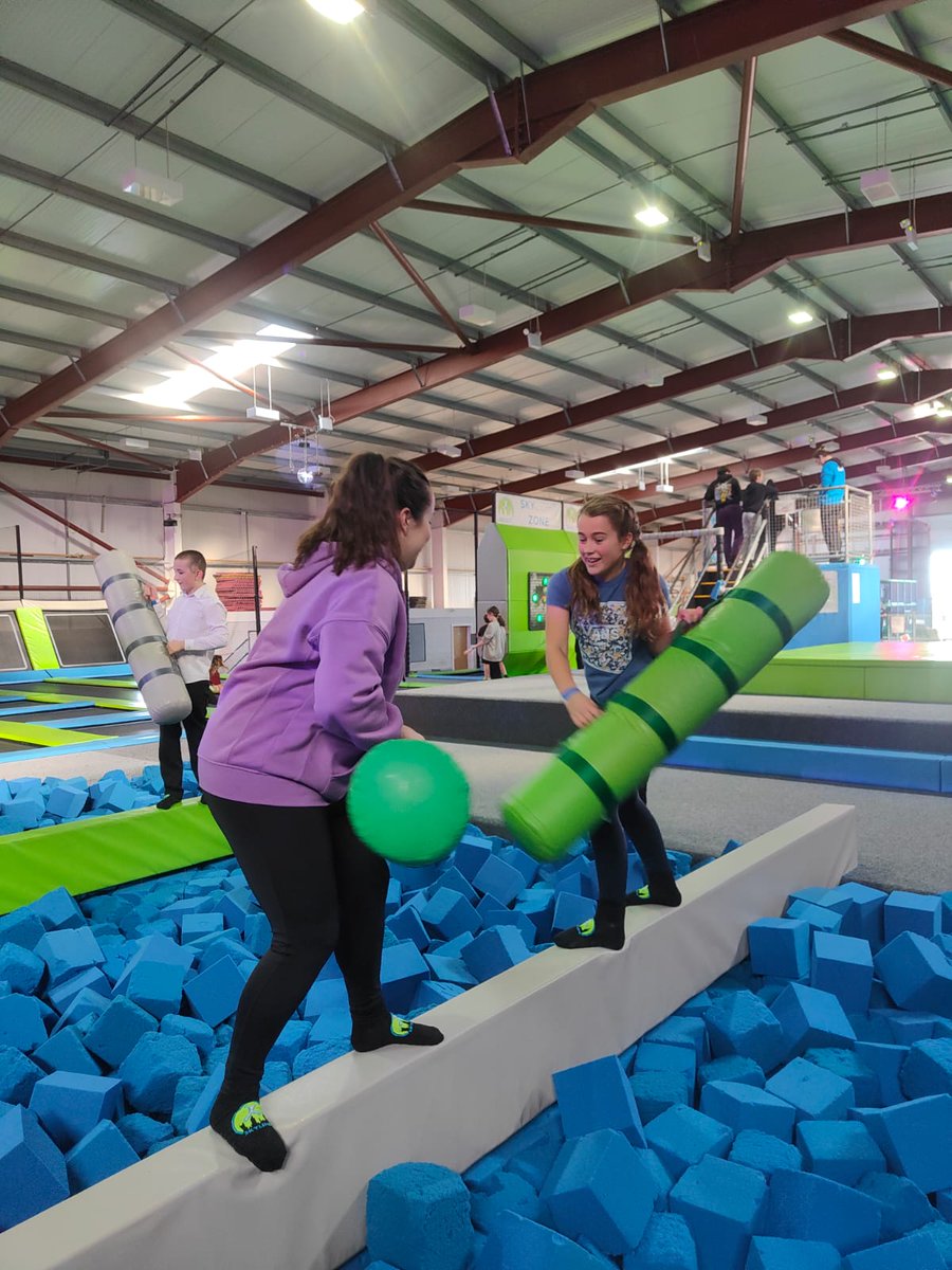 BanffAcademyBXA's tweet image. Our October end of term reward trip recognised randomly selected hot chocolate Friday winners, pupil of the week, golden ticket winners &amp;amp; squad of the term.  50 young people enjoyed a trip to Skyline trampoline park in Inverurie. #jumpforjoy #beallyoucanbe #recognisingsuccess