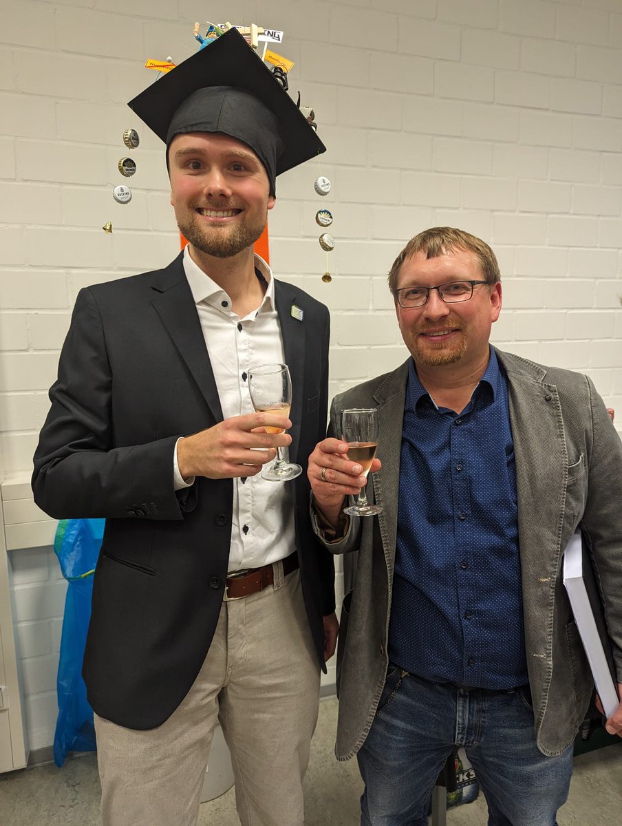 That was quite a rewarding journey, thx and congratulations Dr @DEggerichs ... What an amazing thesis and defence!!! Another PhD student finished in our @TischlerLab and it was the first one for me in the neighbourhood 😉 faculty