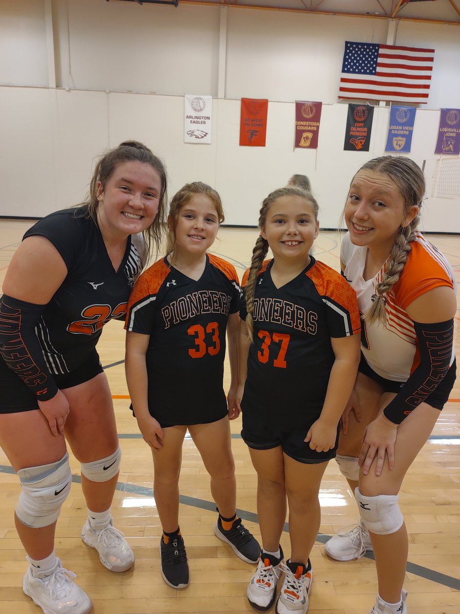 🖤We've loved having help cheering on the bench from our junior captains over the last week 🧡 Thanks girls! And thanks to our crowd for being so loud last night- rematch is coming Thursday for the last home game of the season 🏐