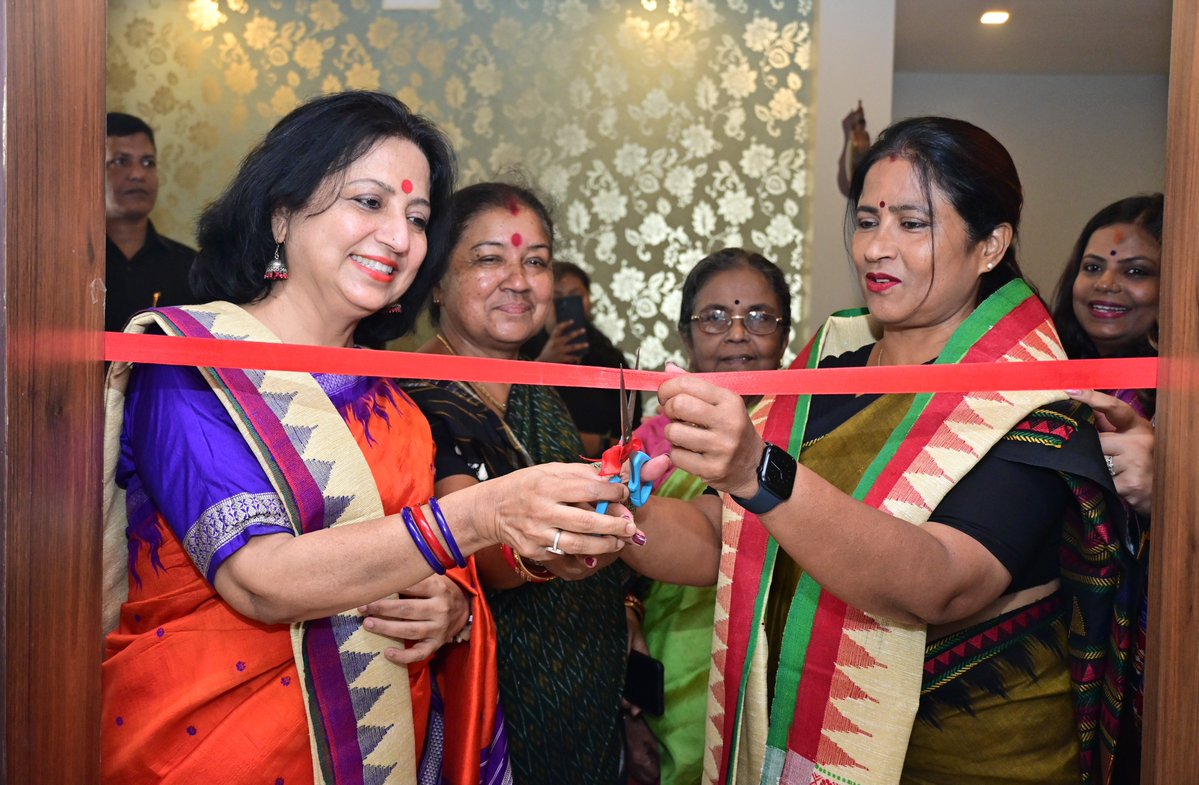 MayorofBBSR's tweet image. Joined the inauguration of Karuvaki Studio that showcases handloom sarees of Odisha at Acharya Vihar in #Bhubaneswar along with other dignitaries this morning. #KaruvakiStudio #HandloomSarees