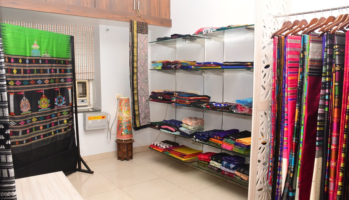 MayorofBBSR's tweet image. Joined the inauguration of Karuvaki Studio that showcases handloom sarees of Odisha at Acharya Vihar in #Bhubaneswar along with other dignitaries this morning. #KaruvakiStudio #HandloomSarees