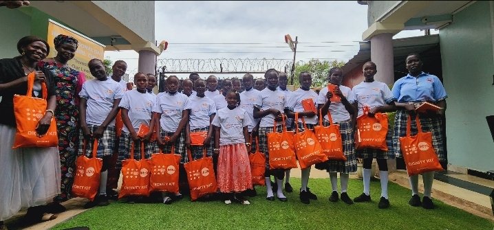 robertsjurugo's tweet photo. Girls at Hope Restoration had a unique visitor today! Our #Rep4ADay, Genesis, exchanged stories, dreams, and aspirations with them. π #LetGirlsLead #Musharaka4Tanmiya @OlajideDemola
@MaureenHirwa @UNFPASouthSudan @unfpayapss @FlorenceDuku @MgcswssMinister https://t.co/ozV88X83iZ