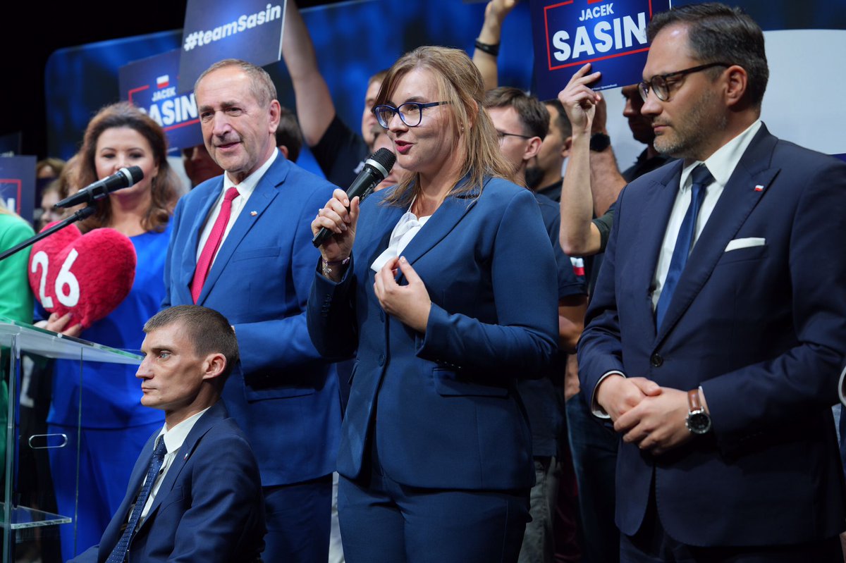 Mitura_M's tweet photo. Za nami spotkania z ministrem @SasinJacek w #Kolno i #Łomża. #PiSBus z drużyną @FMPiS_Oficjalny, Forum Młodych PiS Białystok nieustannie w trasie 🙂 https://t.co/0gbKOb673p