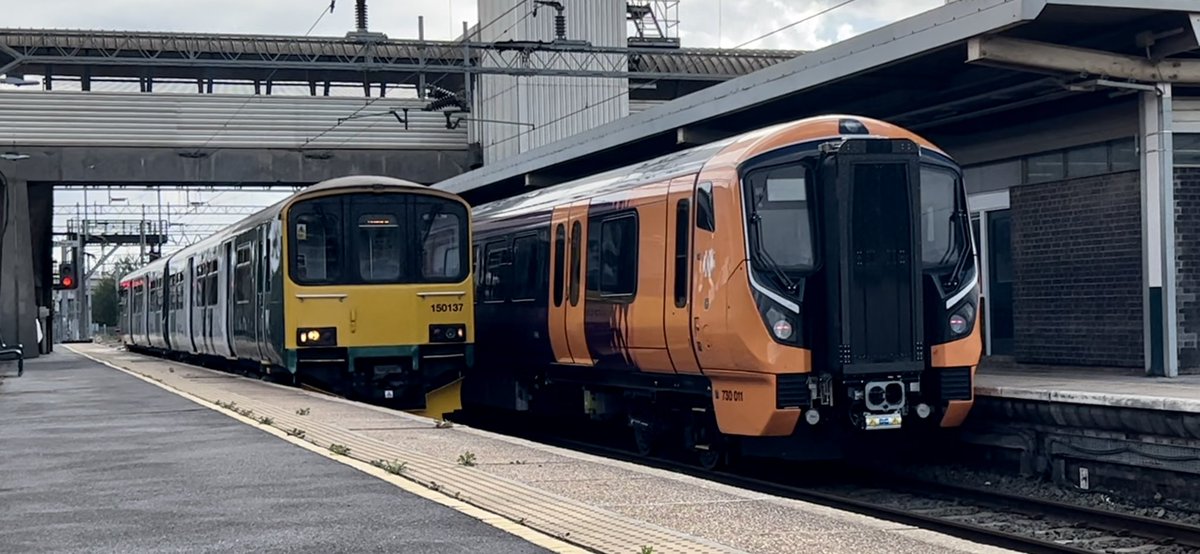 PlatformEdge1's tweet image. Main reason to visit Bletchley today was to see LNR’s class 150s!

Here are a few shots of 150137 at Bletchley doing crew training #Class150