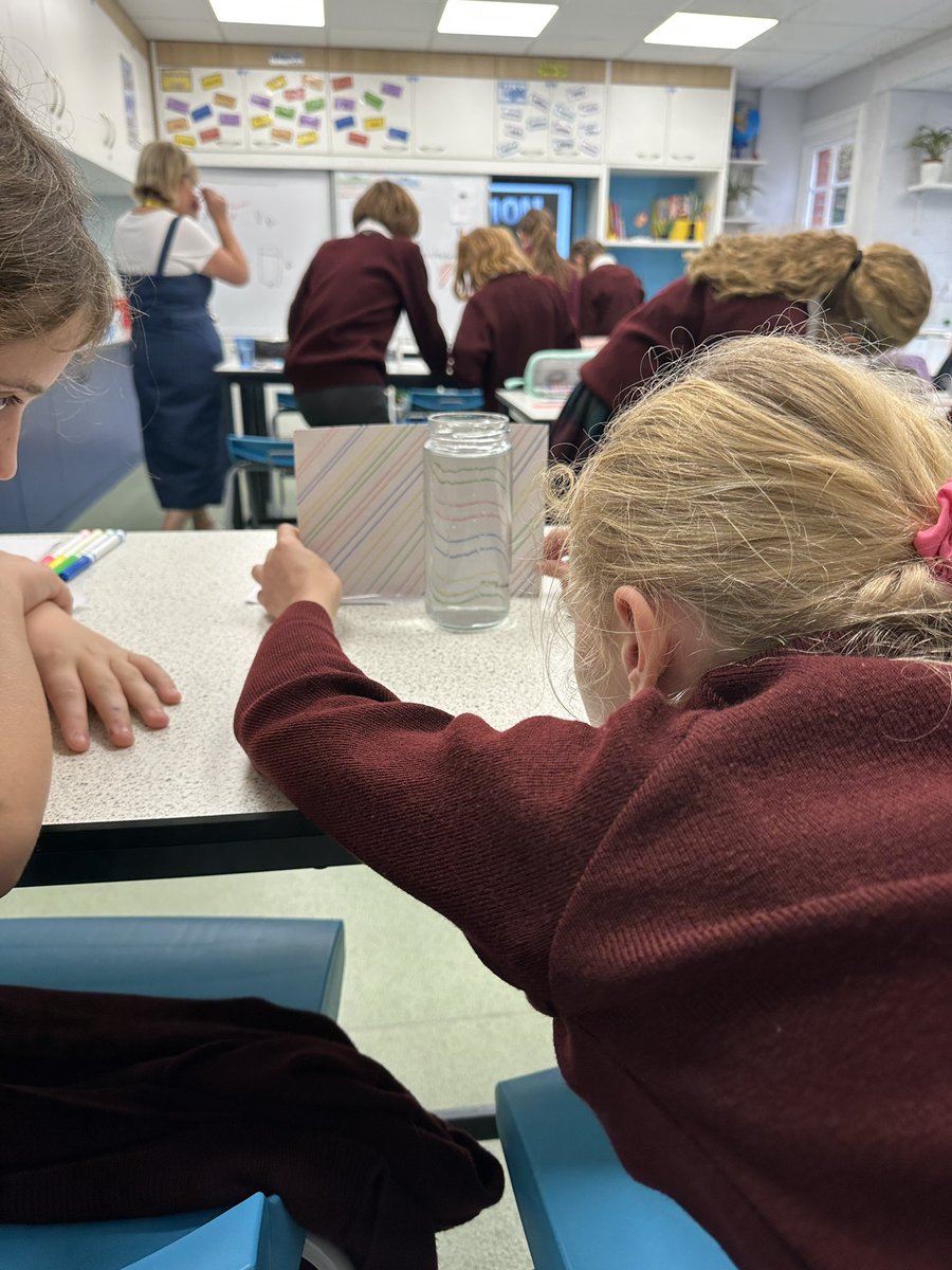 CCJuniorScience's tweet photo. Investigating refraction in #CCJScience with #CCJYear6. Clever tricks and rainbows. #CCProblemSolvers #CCEnquirers https://t.co/3FqOzqCBhS
