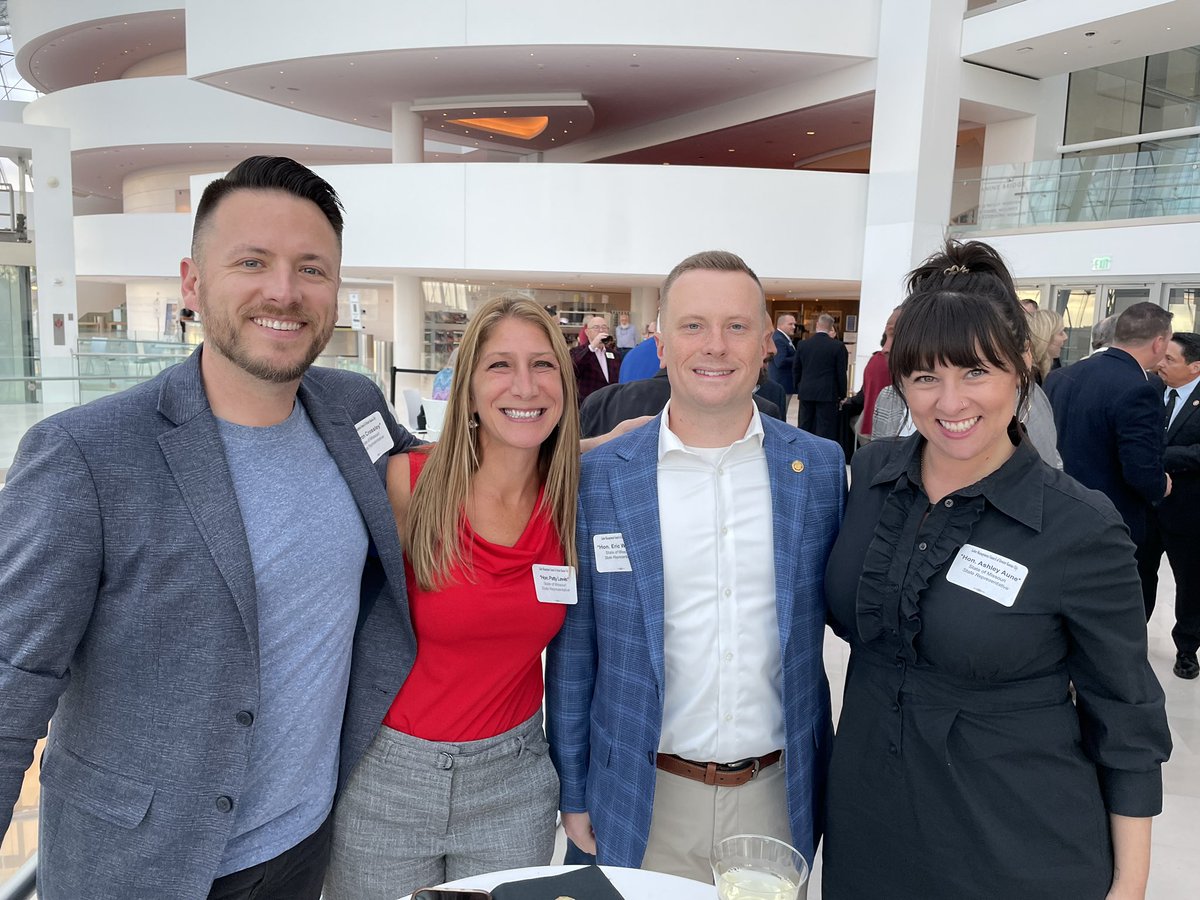 Patty4MO's tweet photo. The annual Labor Management Council reception was fantastic. Catching up with people &amp; meeting new supporters. One of the highlights- meeting @WadeKiefer doppelgänger #UnionStrong #Solidarity #MOLeg https://t.co/dtY8lnzqk4