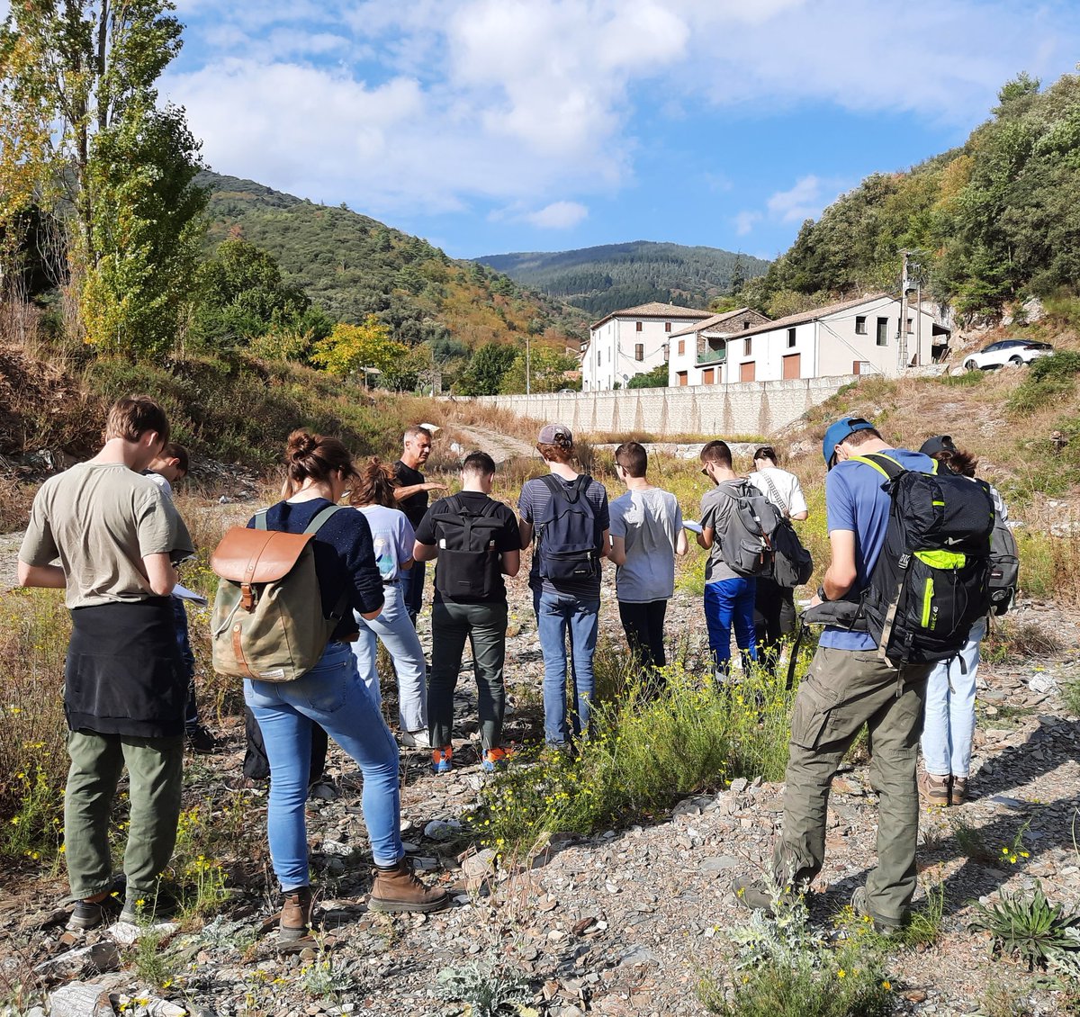 Geo_UniversitéParisCité (@geoparisdiderot) on Twitter photo Au tour des M1 DYNARISK <a href="/univ_paris_cite/">Université Paris Cité</a> <a href="/GeoParisDiderot/">Geo_UniversitéParisCité</a> de commencer son stage de terrain.
Au programme : gestion des risques hydroclimatiques dans le Minervois. Pour le moment le soleil nous accompagne ! Au tour des M1 DYNARISK <a href="/univ_paris_cite/">Université Paris Cité</a> <a href="/GeoParisDiderot/">Geo_UniversitéParisCité</a> de commencer son stage de terrain.
Au programme : gestion des risques hydroclimatiques dans le Minervois. Pour le moment le soleil nous accompagne !