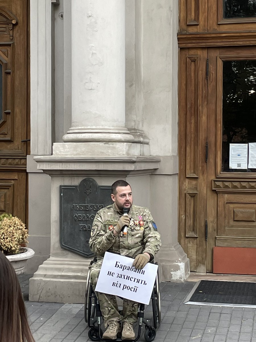 SouthernGorlart's tweet photo. Прийшла на мітинг проти некритичних витрат до ЛОДА.
Ніхто не вийшов. Знову.
16:30 наступна п’ятниця.
#спочаткудронипотімстадіони
#грошіназсу #дронианестадіони
#Україна #UkraineRussianWar #Ukraine #ukrainecounterattack #RussiaIsATerroristState https://t.co/fNo65Punjd