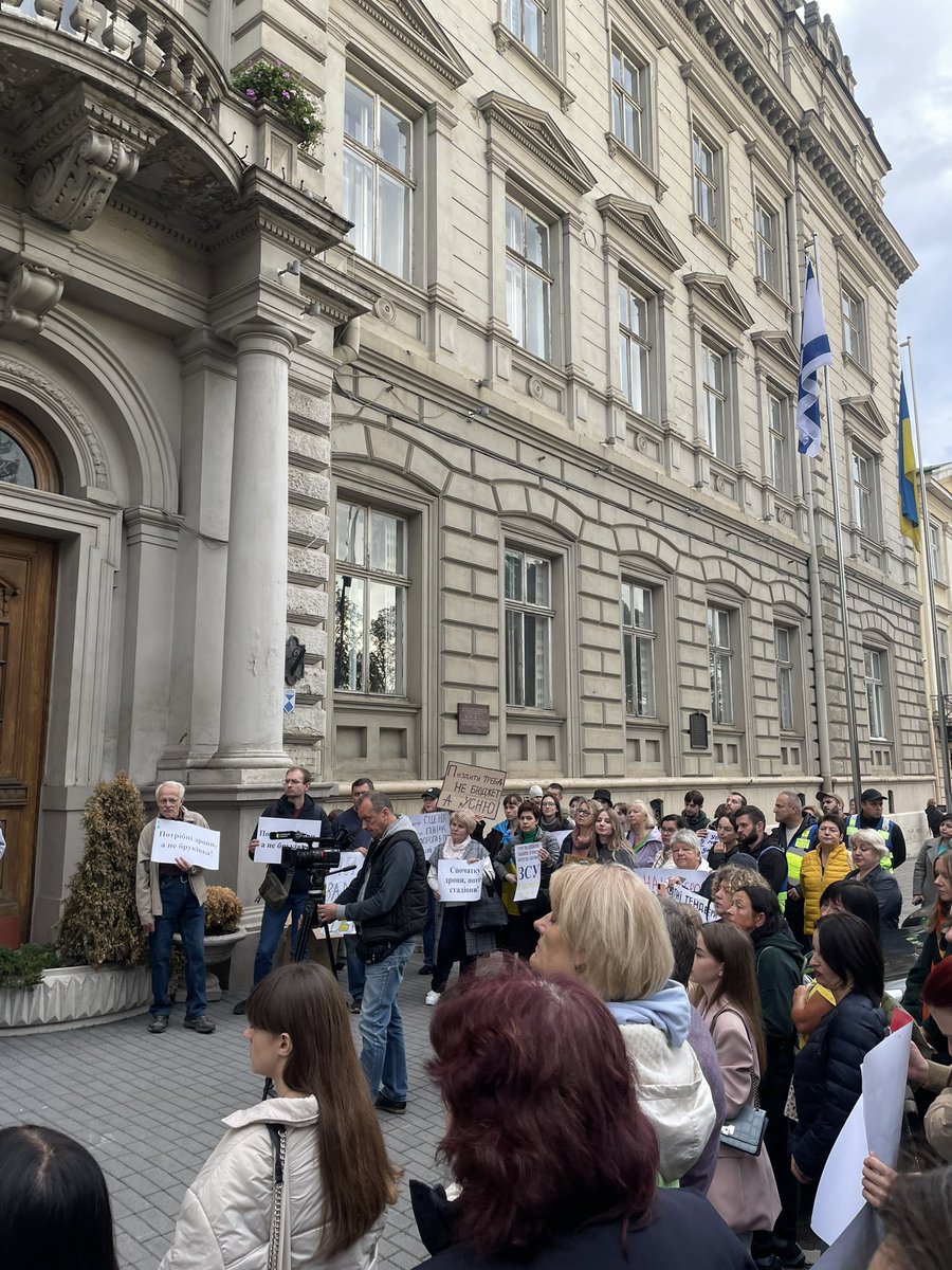 SouthernGorlart's tweet photo. Прийшла на мітинг проти некритичних витрат до ЛОДА.
Ніхто не вийшов. Знову.
16:30 наступна п’ятниця.
#спочаткудронипотімстадіони
#грошіназсу #дронианестадіони
#Україна #UkraineRussianWar #Ukraine #ukrainecounterattack #RussiaIsATerroristState https://t.co/fNo65Punjd