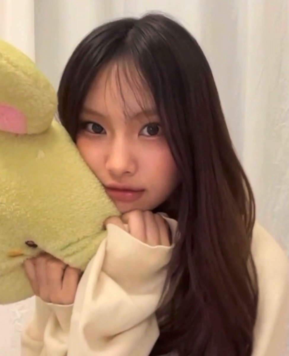 pictureshyein's tweet image. baby 🥺🥺