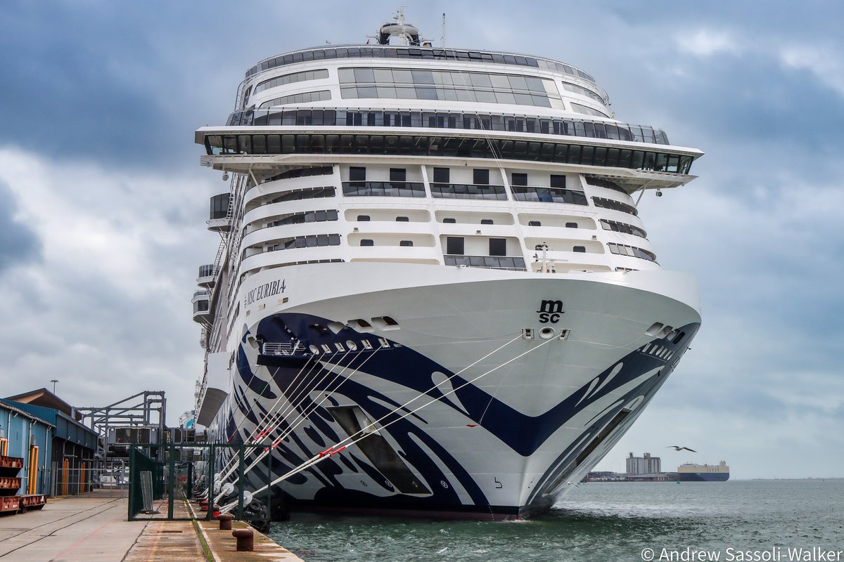Andrew_SW's tweet image. Benvenuto a Southampton #MSCEuribia - the latest #stateoftheart #cruise ship that takes #sustainability to the next level &amp;amp; using #shorepower whilst alongside.

Based in here for the winter the striking #artwork will be seen every week, brightening those ever shortening days!