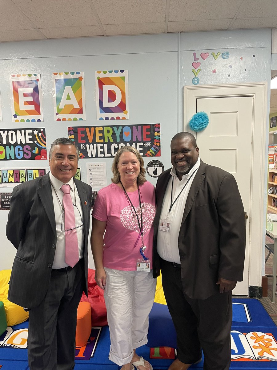 OasisSCSD's tweet photo. Superintendent Davis visiting Oasis @OasisSCSD @SyracuseSchools https://t.co/dlG0Q3ThTa