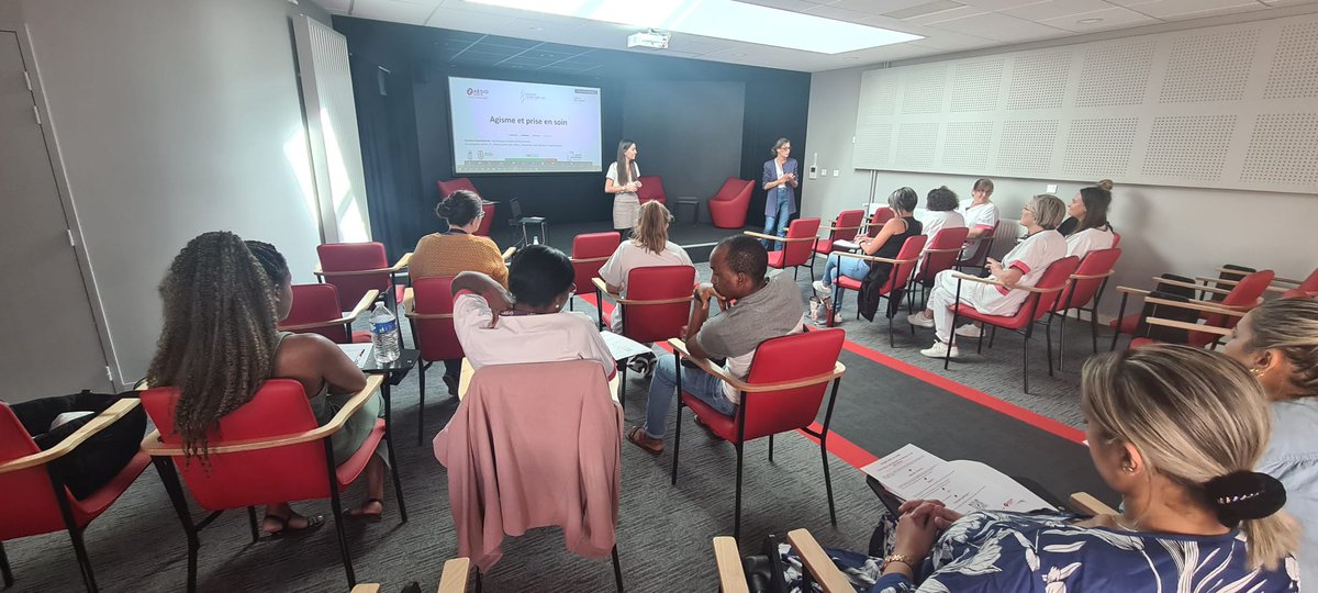 Afin de sensibiliser nos professionnels, les confronter à leurs représentations, faire évoluer leurs pratiques <a href="/AesioSante/">AÉSIO Santé</a> a proposé une formation sur #agisme animée par <a href="/GouttefardeP/">Gouttefarde Pauline</a> <a href="/GerontopoleAURA/">Gérontopôle AURA</a>. OBJ: améliorer les cond. de vie des personnes ds nos établissemts #mutualistes