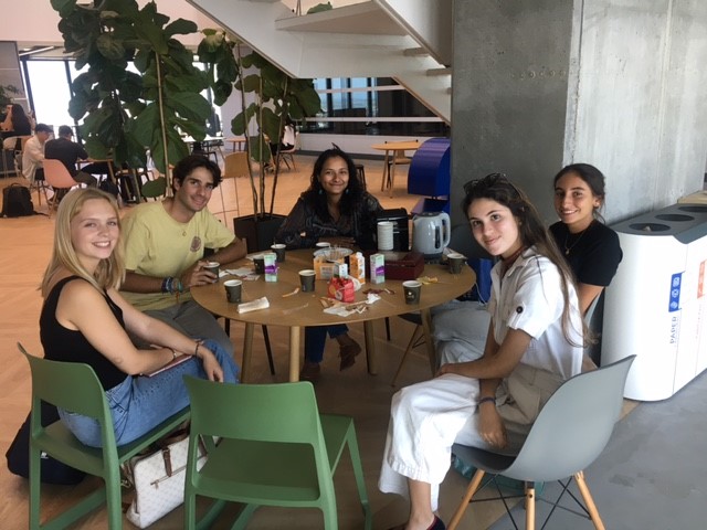 The IE Language Center had another wonderful week of extracurricular activities in Madrid! Students enjoyed activities such as a guided visit to the Monet exhibit at @centrocentro, a French Coffee & Conversation and two walking tours (La Movida Madrileña y Madrid's Urban Art).