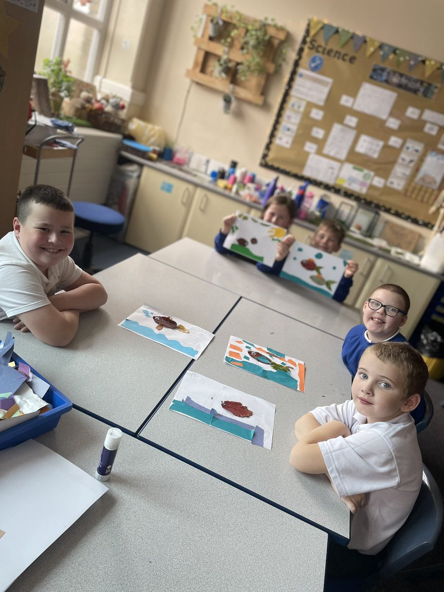 stjosephskly's tweet image. Happy smiling faces after a lovely afternoon creating autumn inspired pictures 3 #OakClassRules
