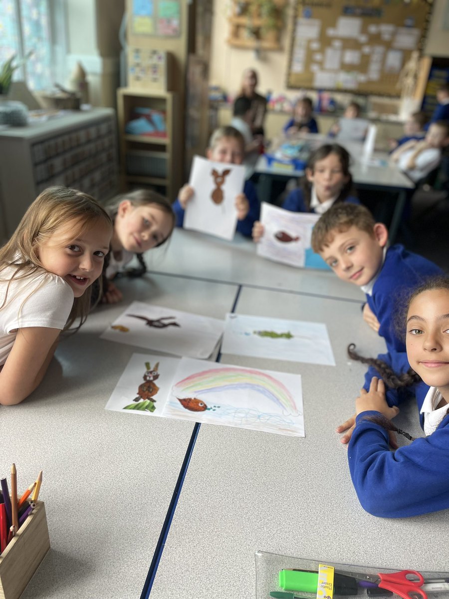stjosephskly's tweet image. Happy smiling faces after a lovely afternoon creating autumn inspired pictures 3 #OakClassRules