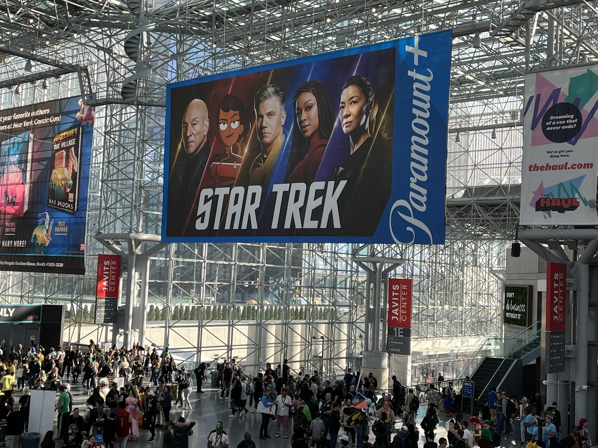 #StarTrek has beamed into <a href="/NY_Comic_Con/">New York Comic Con</a>! ✨ #StarTrekNYCC