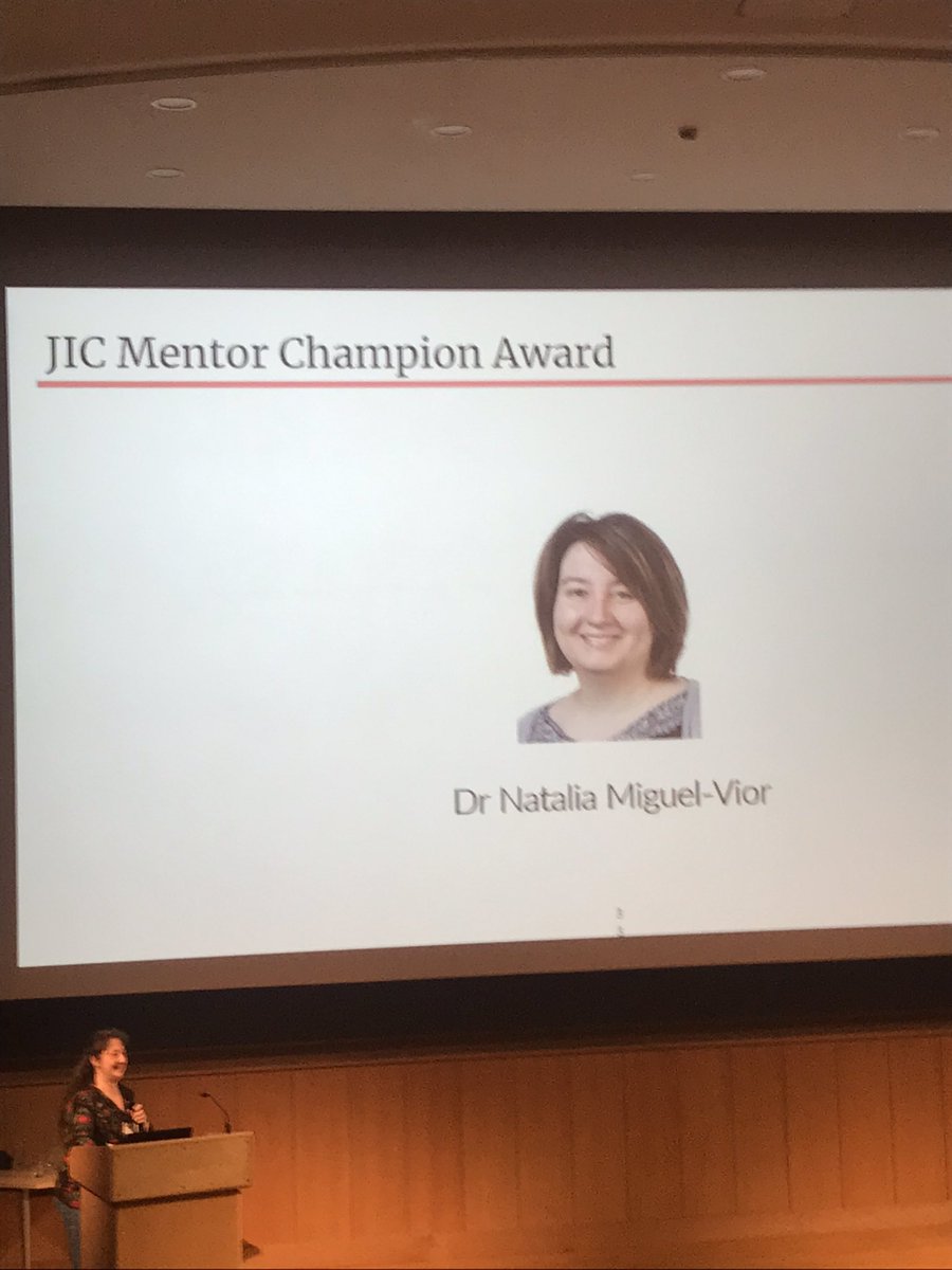Thoroughly well deserved prize for Natalia at the <a href="/JohnInnesCentre/">John Innes Centre</a> Annual Science Meeting 🥳
